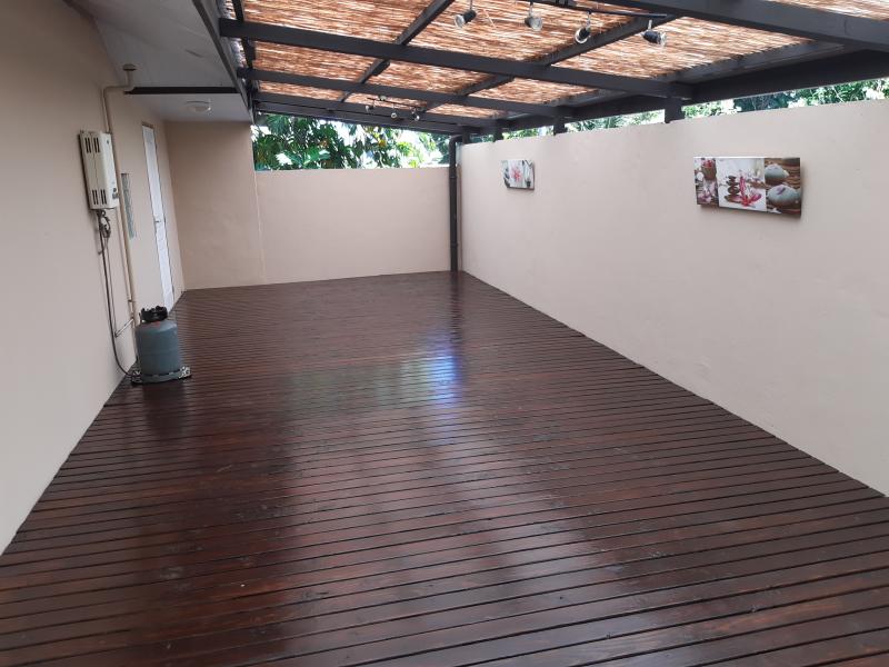 Application de 2 couches de lasure,et retouche des peintures mural