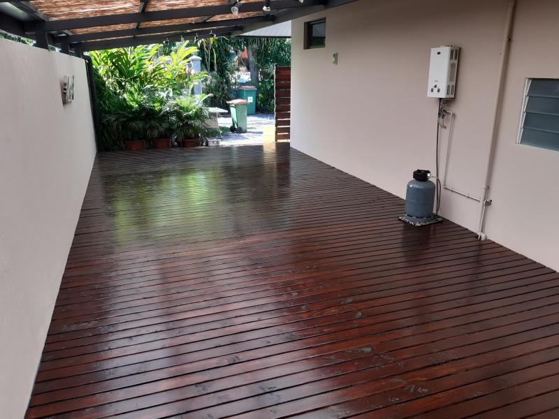 Application de 2 couches de lasure,et retouche des peintures mural
