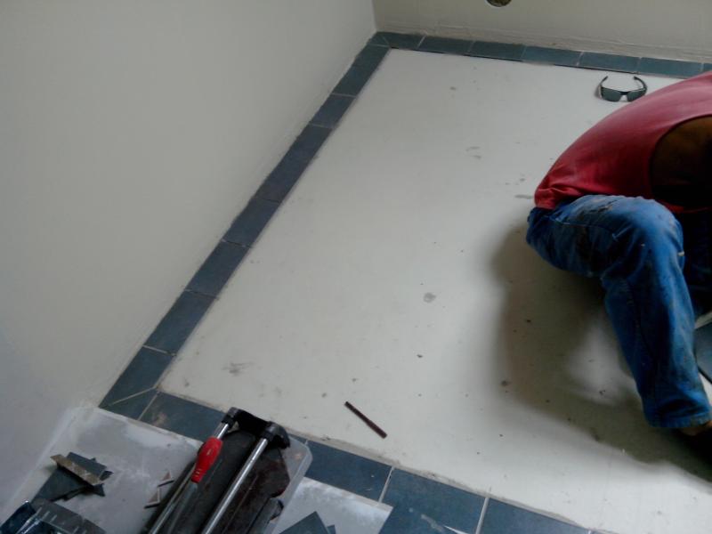 Pose de carreaux au sol